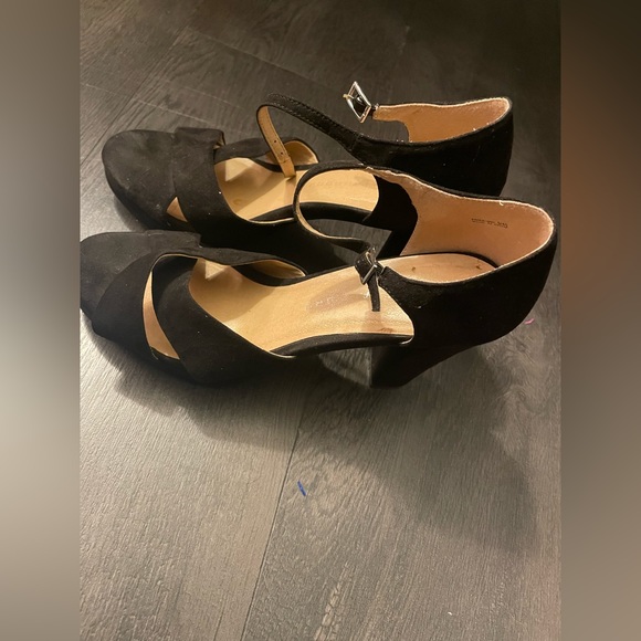 Size 9 black platform heels from Chinese Laundry in excellent condition! - Picture 5 of 5